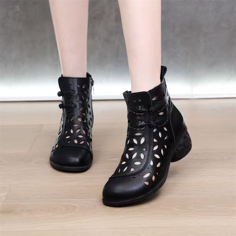Bota feminina de couro vazada  - Ethnic Outfit avaliação e preço