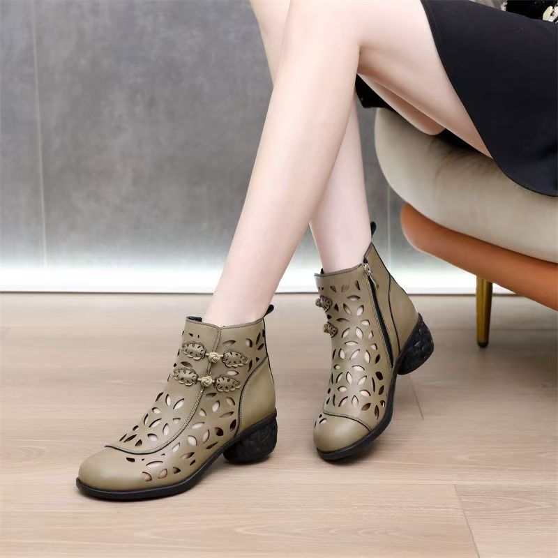 Bota feminina de couro vazada  - Ethnic Outfit avaliação e preço