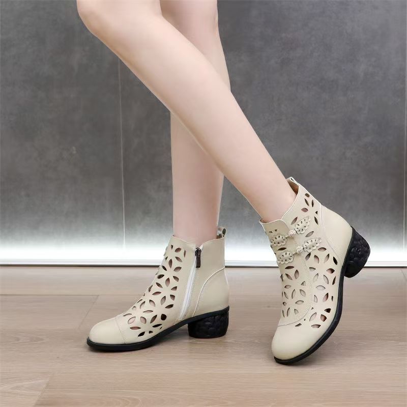 Bota feminina de couro vazada  - Ethnic Outfit avaliação e preço